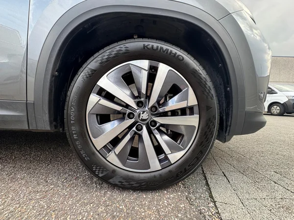 SKODA Kodiaq (2025) — foto 9 van 17