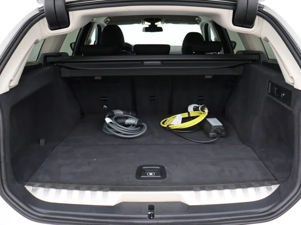 BMW 330 (2022) — foto 8 van 34