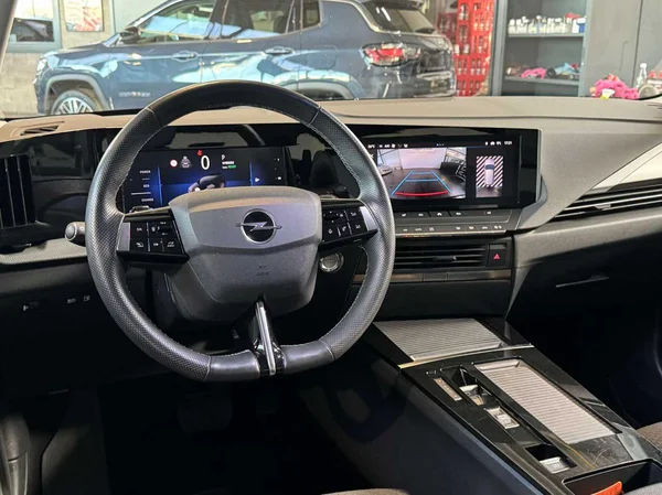 Opel Astra Sports Tourer (2024) — foto 15 van 16