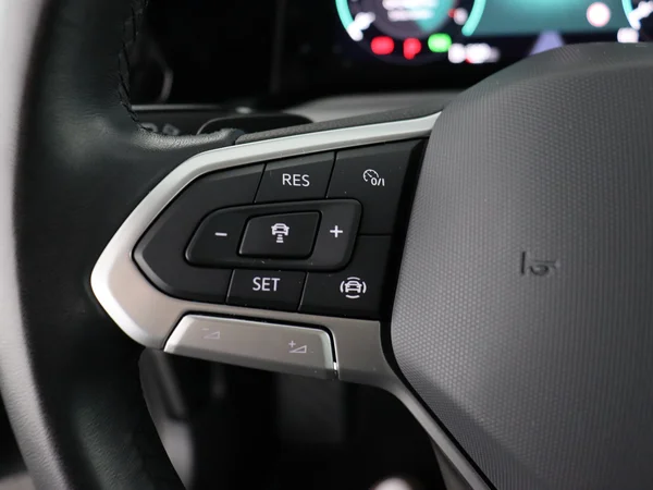VOLKSWAGEN Golf (2024) — foto 9 van 28