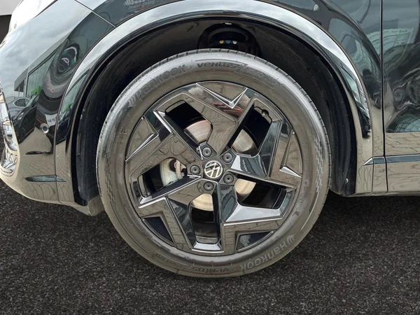 VOLKSWAGEN Tiguan (2025) — foto 11 van 22