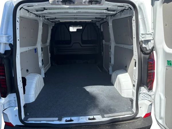 VOLKSWAGEN Transporter T7 28 Fou Lwb (2025) — foto 9 van 24