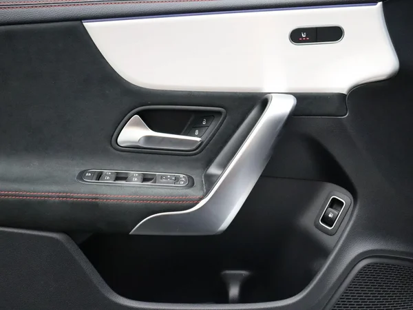 Mercedes-Benz CLA (2024) — foto 3 van 32
