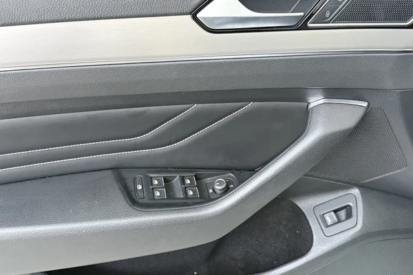 Volkswagen Passat SW (2023) — foto 8 van 19