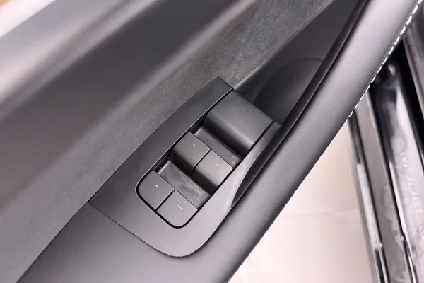 Tesla Model 3 (2023) — foto 18 van 40