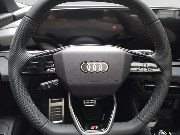 AUDI Q6 e-tron (2025) — foto 17 van 24