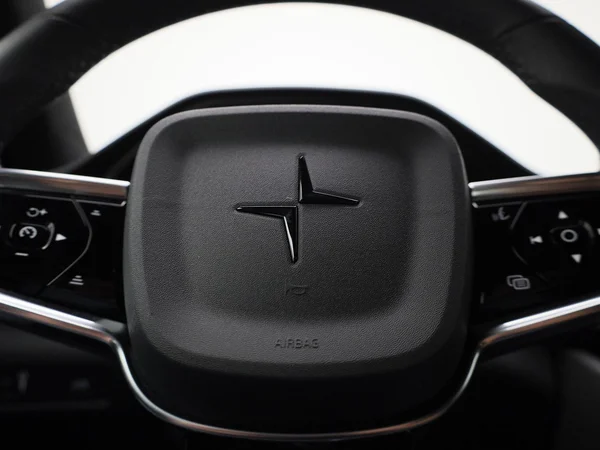 Polestar 2 (2022) — foto 17 van 49