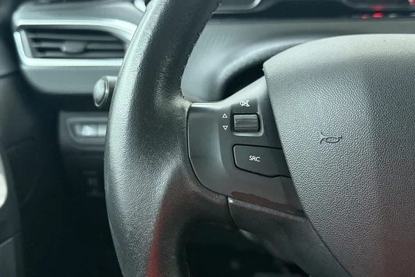 Peugeot 2008 (2019) — foto 6 van 22