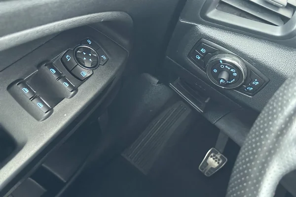 Ford Ecosport (2018) — foto 11 van 36