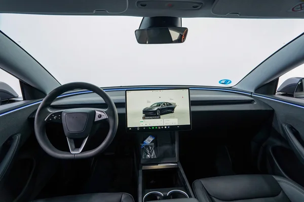 Tesla Model 3 (2024) — foto 3 van 40