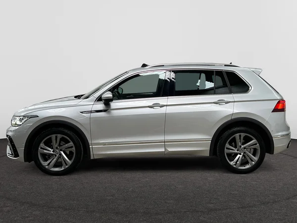 VOLKSWAGEN Tiguan (2023) — foto 13 van 20