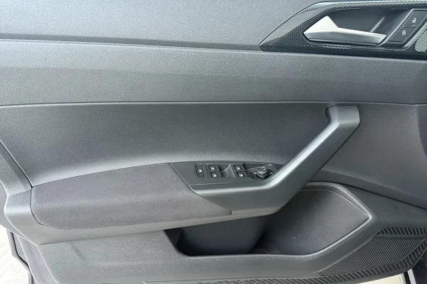 Volkswagen Taigo (2024) — foto 8 van 18