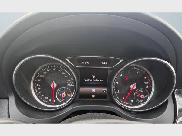 Mercedes-Benz CLA 180 (2019) — foto 5 van 25