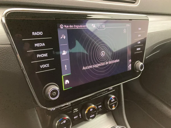 SKODA Superb Combi (2020) — foto 17 van 35