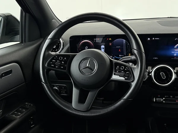 MERCEDES GLA 250 (2021) — foto 14 van 32