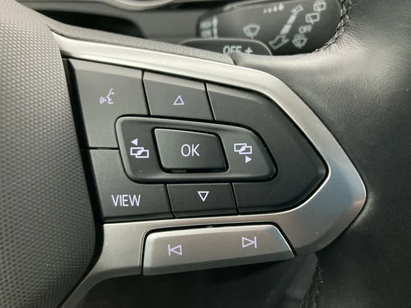 VOLKSWAGEN Passat Variant (2024) — foto 18 van 36