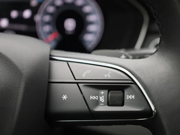 Audi A5 (2021) — foto 17 van 43