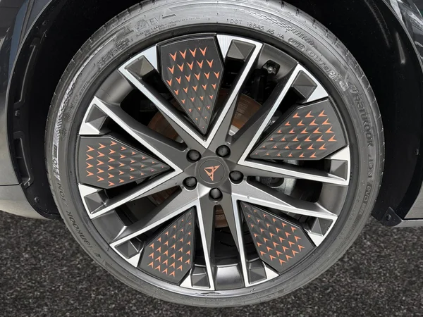 CUPRA Tavascan (2026) — foto 9 van 21