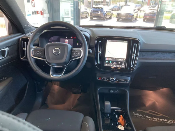 Volvo XC40 (2024) — foto 3 van 19