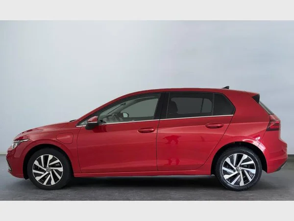 Volkswagen Golf VIII eHybrid (2021) — foto 10 van 15