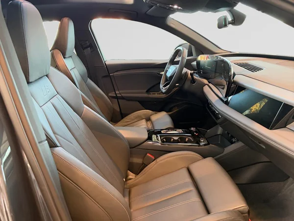 AUDI Q6 Sportback e-tron (2026) — foto 8 van 24