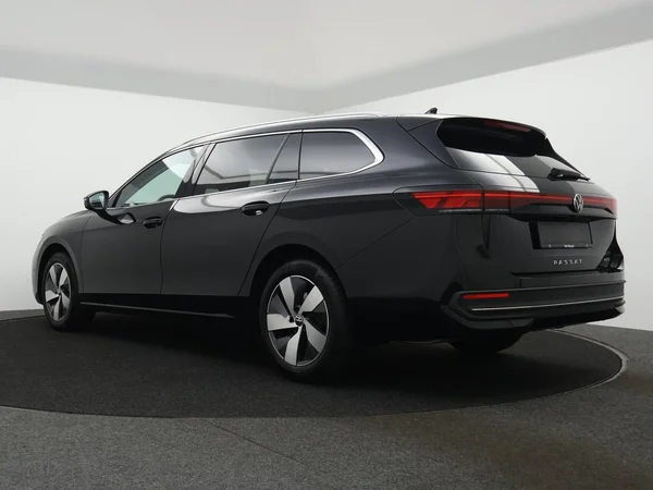 VOLKSWAGEN Passat SW (2026) — foto 2 van 24