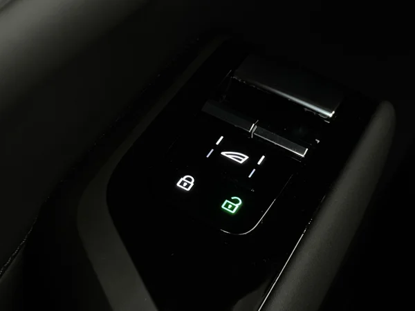 VOLVO EX90 (2025) — foto 18 van 32
