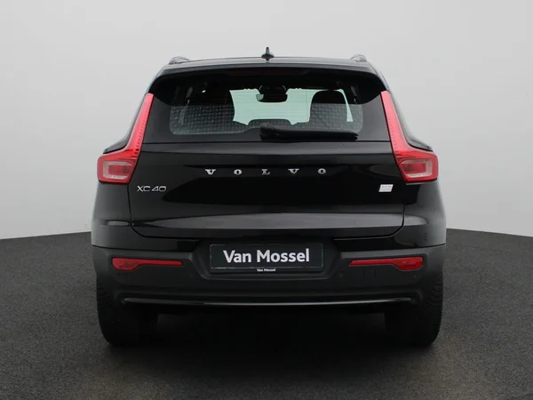 Volvo XC40 (2023) — foto 36 van 40