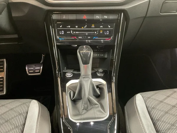 VOLKSWAGEN T-Roc (2024) — foto 3 van 22