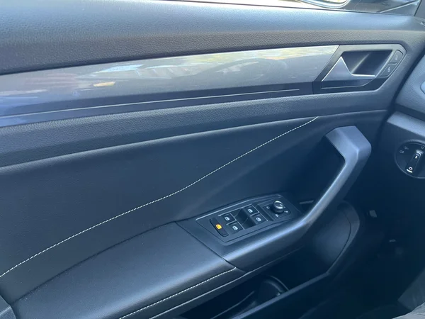 VOLKSWAGEN T-Roc (2023) — foto 8 van 24