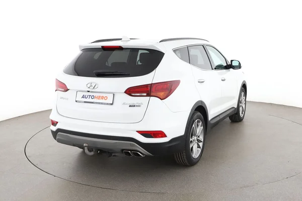 Hyundai Santa Fe (2018) — foto 12 van 16