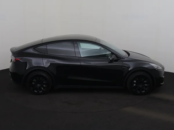 TESLA Model Y (2022) — foto 26 van 30