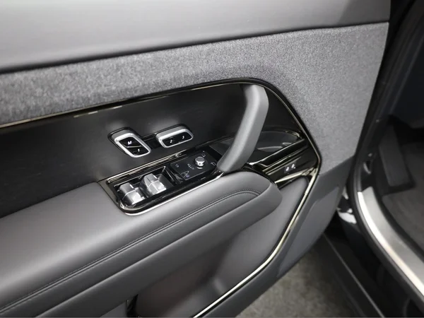 LAND ROVER Range Rover Sport PHEV (2024) — foto 9 van 28