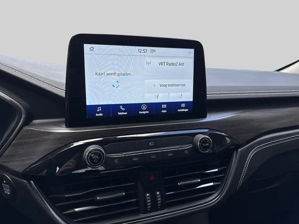 Ford Kuga (2021) — foto 4 van 20