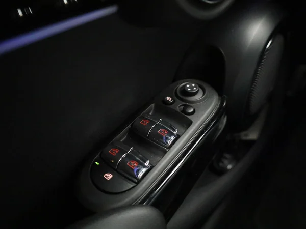 MINI One (2022) — foto 13 van 32