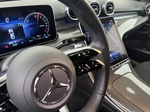 MERCEDES C 300 (2023) — foto 9 van 25