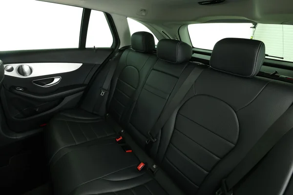 Mercedes-Benz C-Klasse (2018) — foto 5 van 16