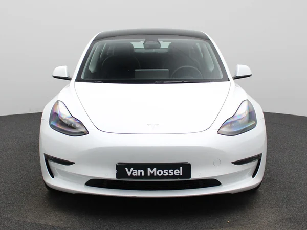 Tesla Model 3 (2022) — foto 23 van 40