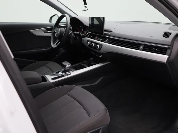 Audi A4 (2024) — foto 35 van 46