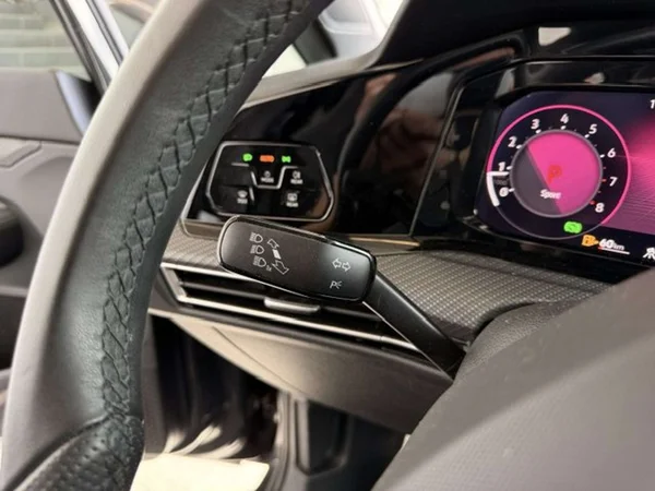 Volkswagen Golf (2024) — foto 8 van 22
