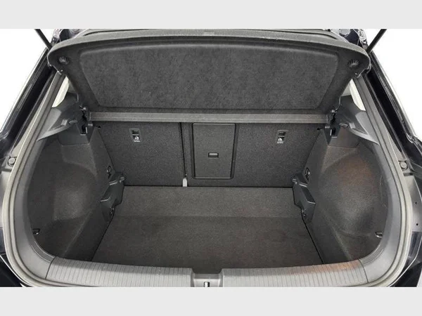 Volkswagen T-Roc (2023) — foto 15 van 22