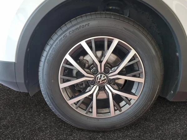 VOLKSWAGEN Tiguan (2022) — foto 15 van 22
