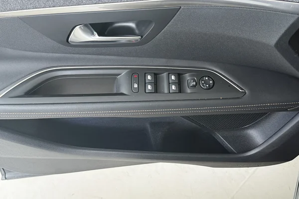 Peugeot 3008 (2019) — foto 6 van 24