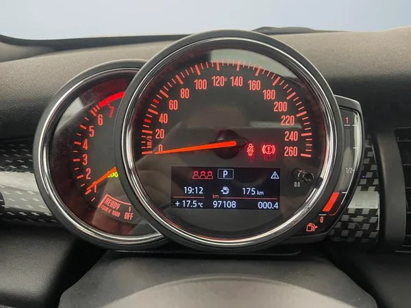 MINI Mini 5 Doors (F55) (2018) — foto 6 van 27