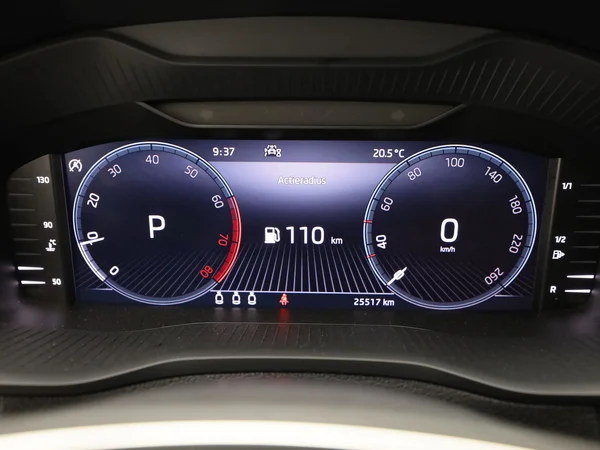 SKODA Karoq (2024) — foto 2 van 20