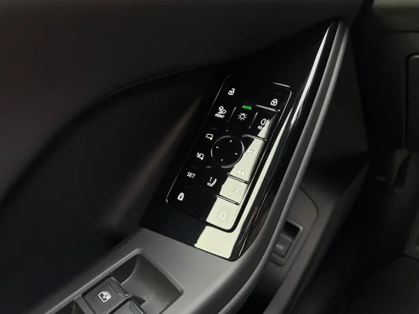 AUDI Q6 e-tron (2025) — foto 7 van 24