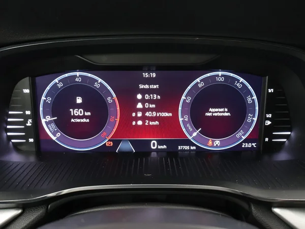 SKODA Octavia Combi (2024) — foto 13 van 27