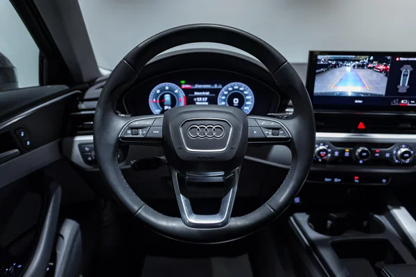 Audi A4 (2023) — foto 10 van 33