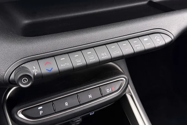 Jeep E-Avenger (2025) — foto 14 van 38
