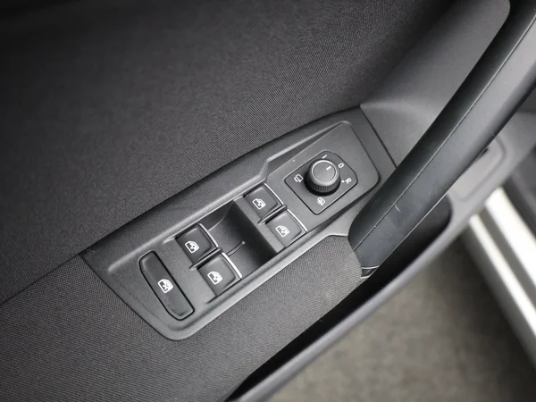 VOLKSWAGEN Tiguan (2017) — foto 5 van 23